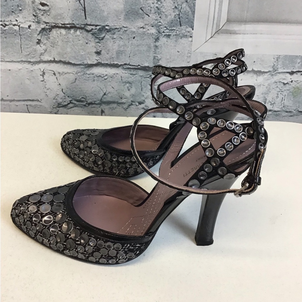 Alberta Ferretti 38.5 (fits like 7.5)